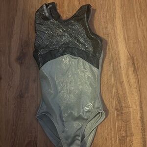 Sprarkly gray leotard